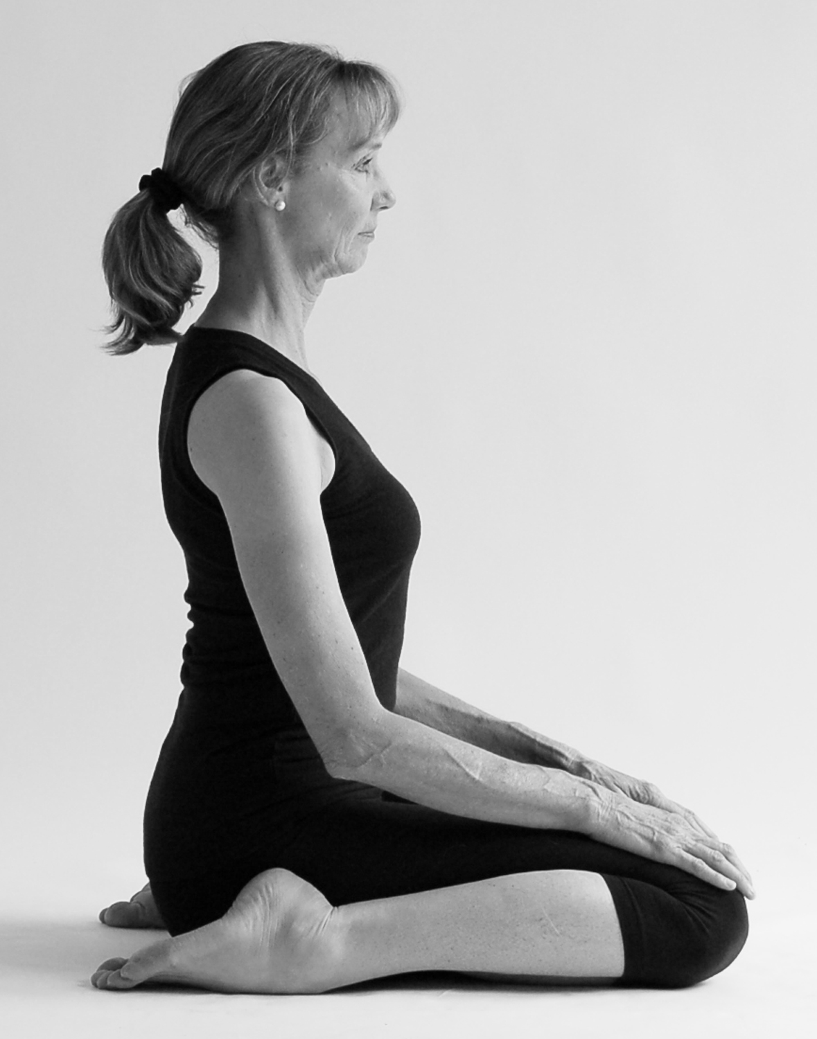 NourishDoc - Hero Pose Virasana:👇 (veer-AHS-anna) vira = man, hero, chief  A basic, sitting posture, Vrishna is excellent for meditation🧘 Although it  is a wonderful pose to keep your knees mobile and